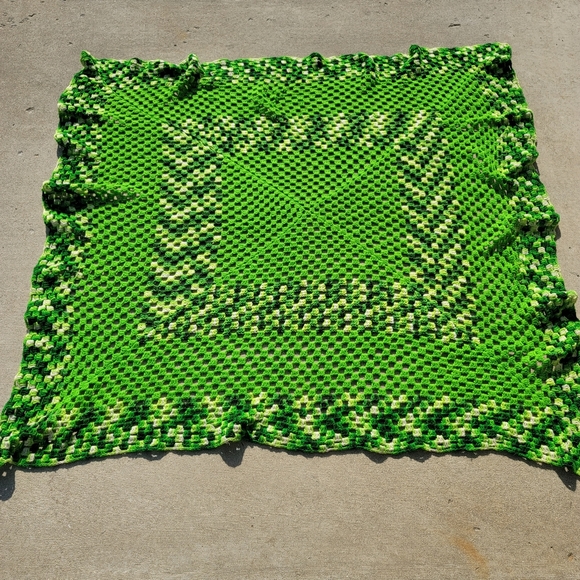 VINTAGE Crochet Blanket - Picture 7 of 10